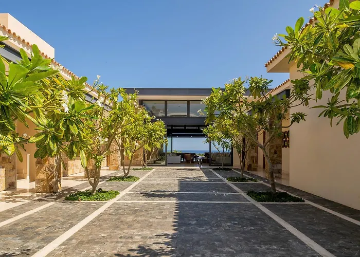 Stunning 11bd Fully Staffed, Indoor Tennis And Villa San José del Cabo