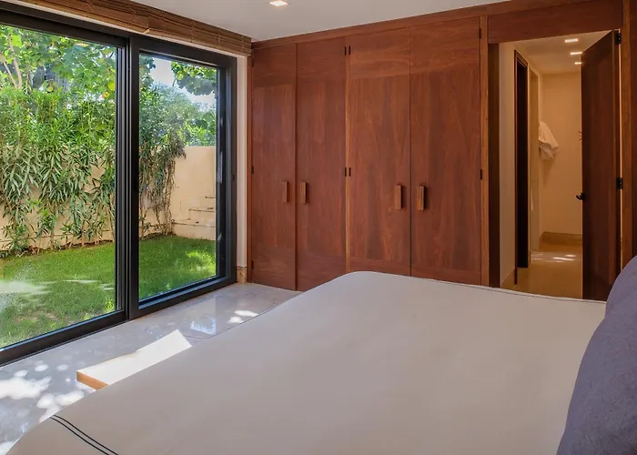 Stunning 11bd Fully Staffed, Indoor Tennis And Villa *
