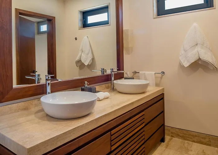 Stunning 11bd Fully Staffed, Indoor Tennis And Villa San José del Cabo
