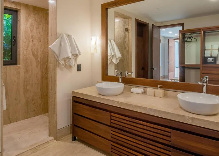 Stunning 11bd Fully Staffed, Indoor Tennis And Villa