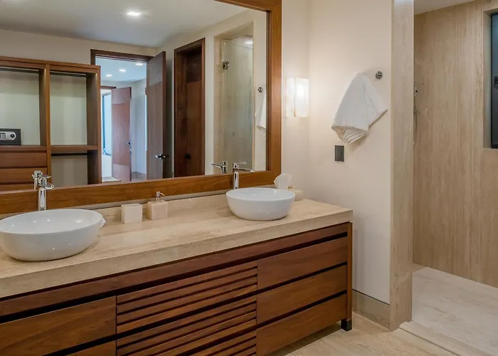 Villa Stunning 11bd Fully Staffed, Indoor Tennis And *