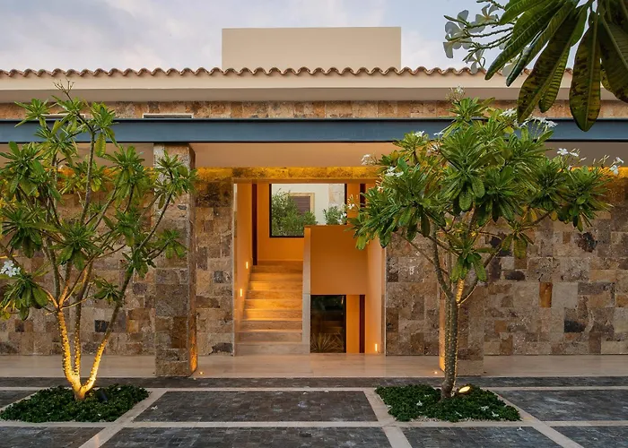 Villa Stunning 11bd Fully Staffed, Indoor Tennis And